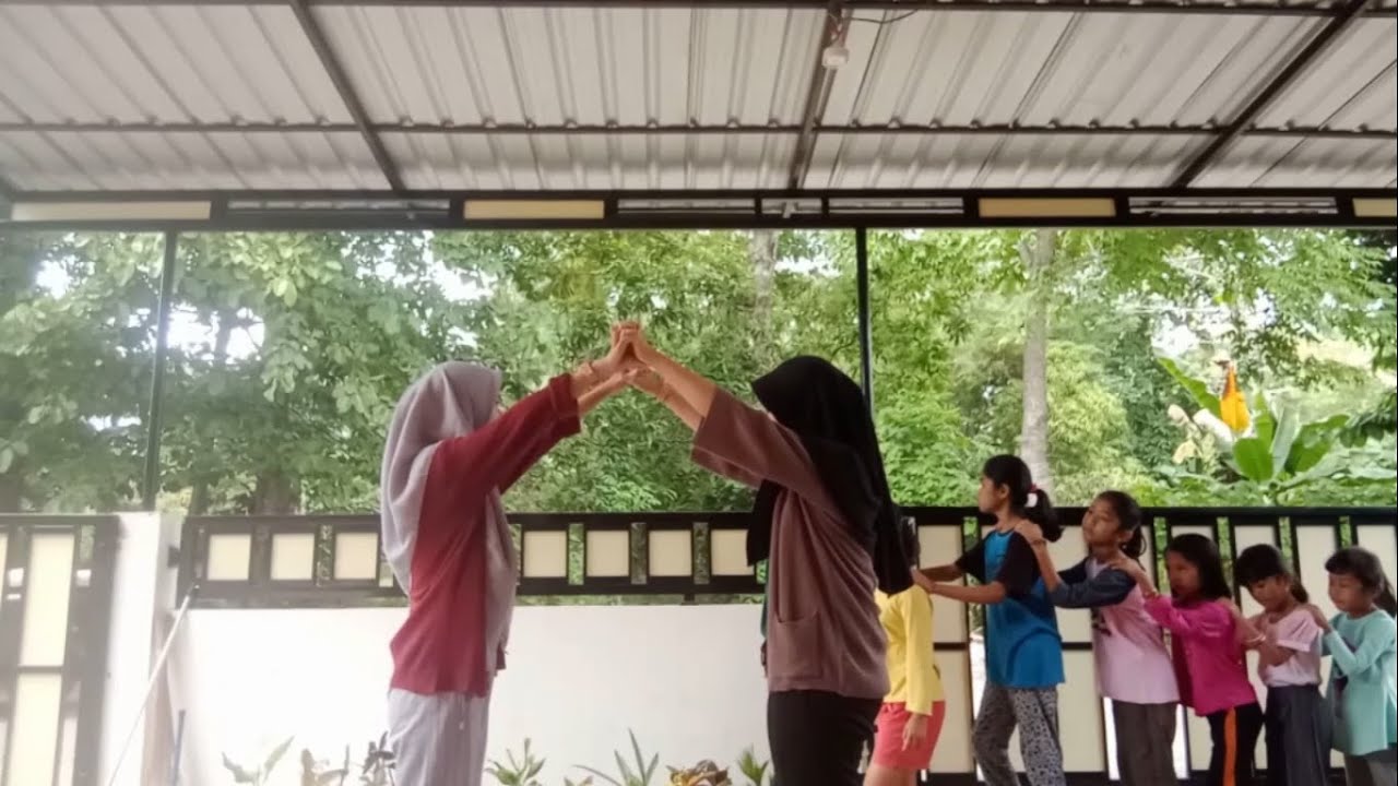 Permainan Tradisioanal Ular Naga Panjang
