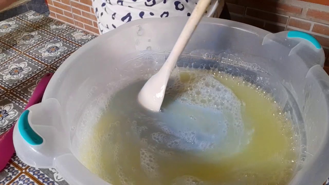 Sabão liquido com amido de milho.