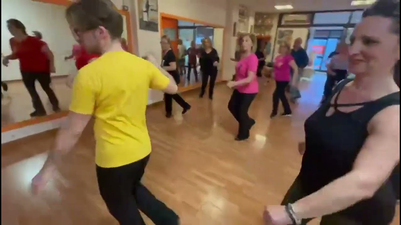 E LA LUNA COREOGRAFIA DI GRUPPO