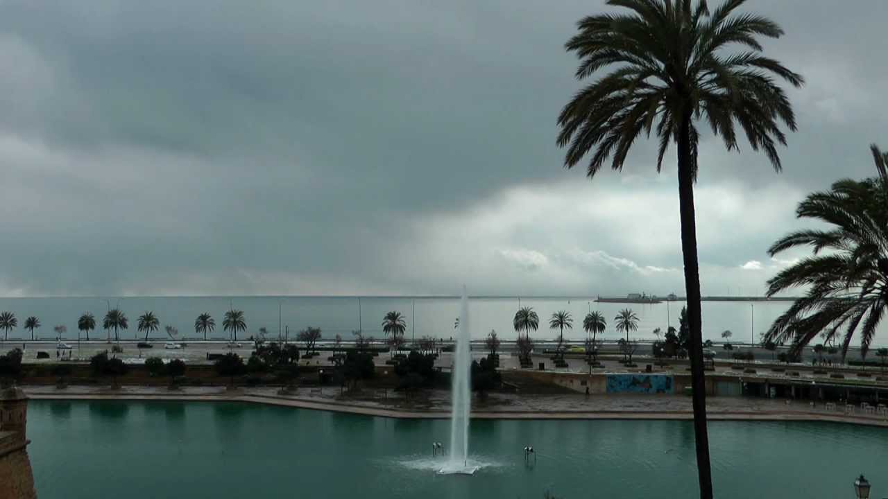 Snowfall in Palma de Mallorca (Nieve en Mallorca), Spain