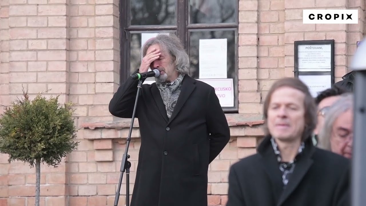 Husein Hasanefendić održao govor na pogrebu pjevača Akija Rahimovskog na groblju Mirogoj