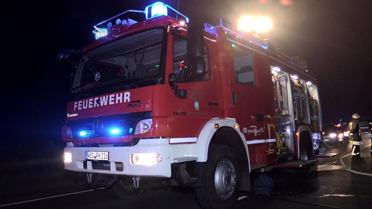 ++ Großeinsatz ++ -[BRENNENDES BAUERNHAUS]- Dachstuhlbrand - Löschangriff Feuerwehr Hamminkeln -