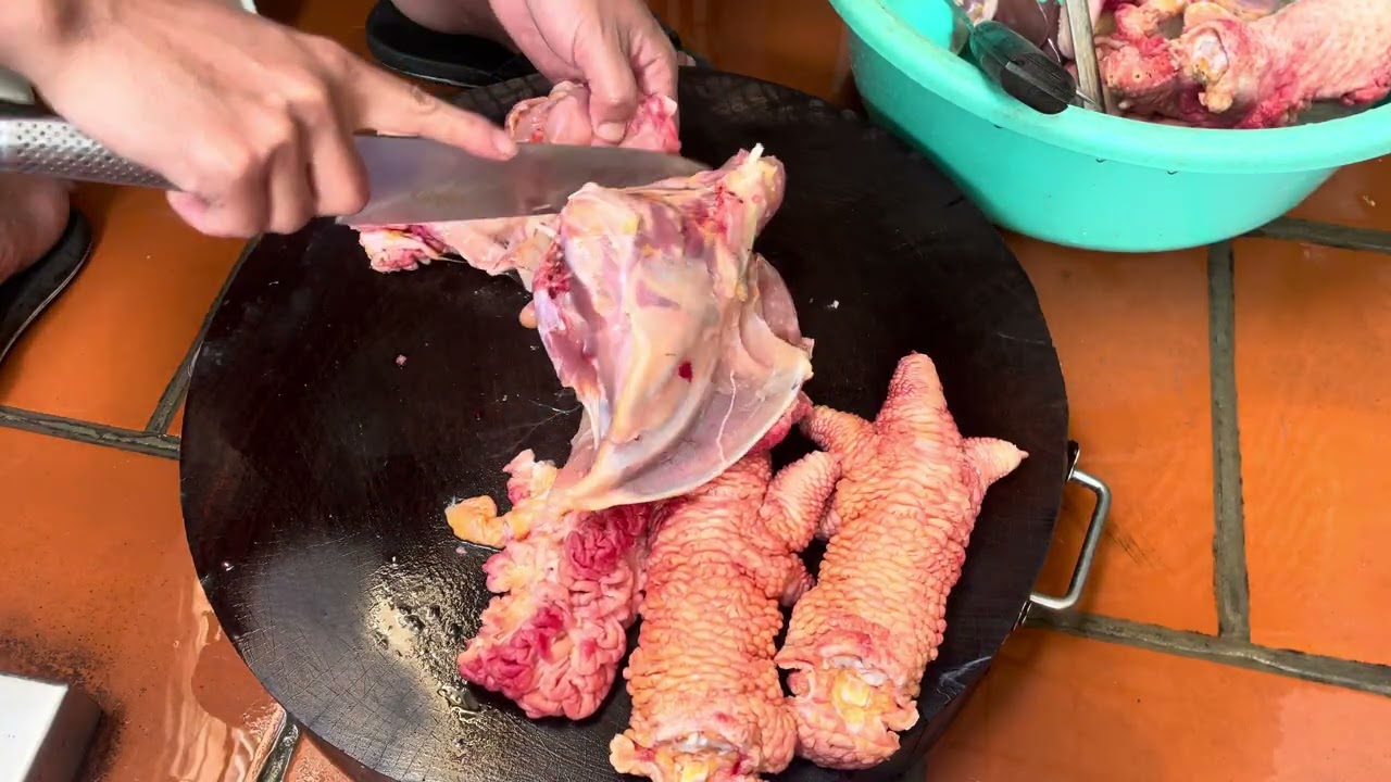 Tasting Dong Tao Chicken Feet: A Luxury Vietnamese Food Experience