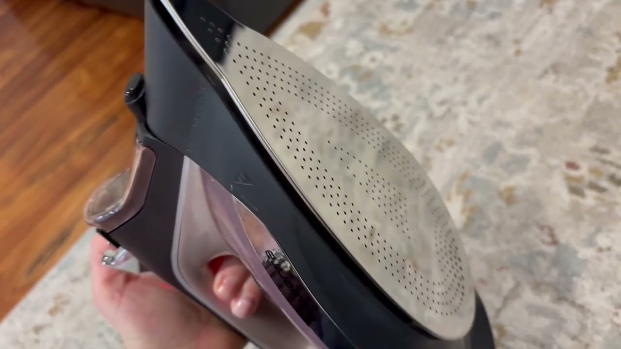 Rowenta iron with retractable cord, powerful steam diffusion