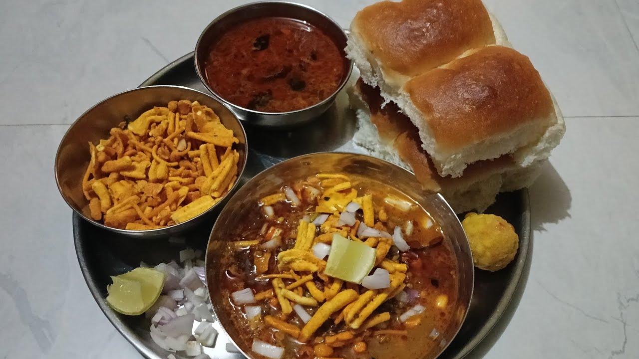 झणझणीत मिसळ पाव | misal pav recipe 