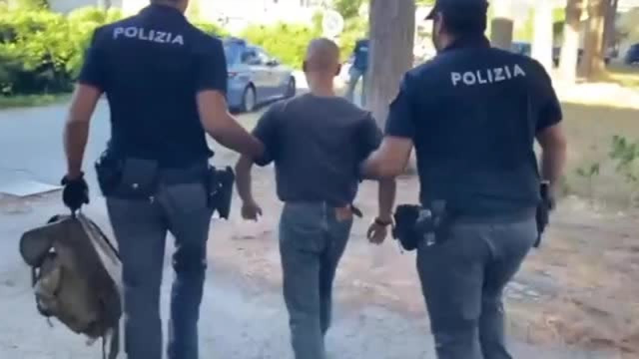 Blitz della polizia contro militanti anarchici, 9 misure cautelari