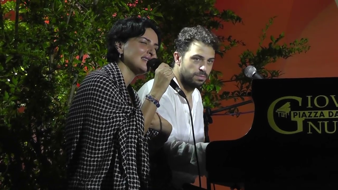 Arisa a sorpresa a Jazz Inn Capri: canti, baci e affinità col nuovo fidanzato