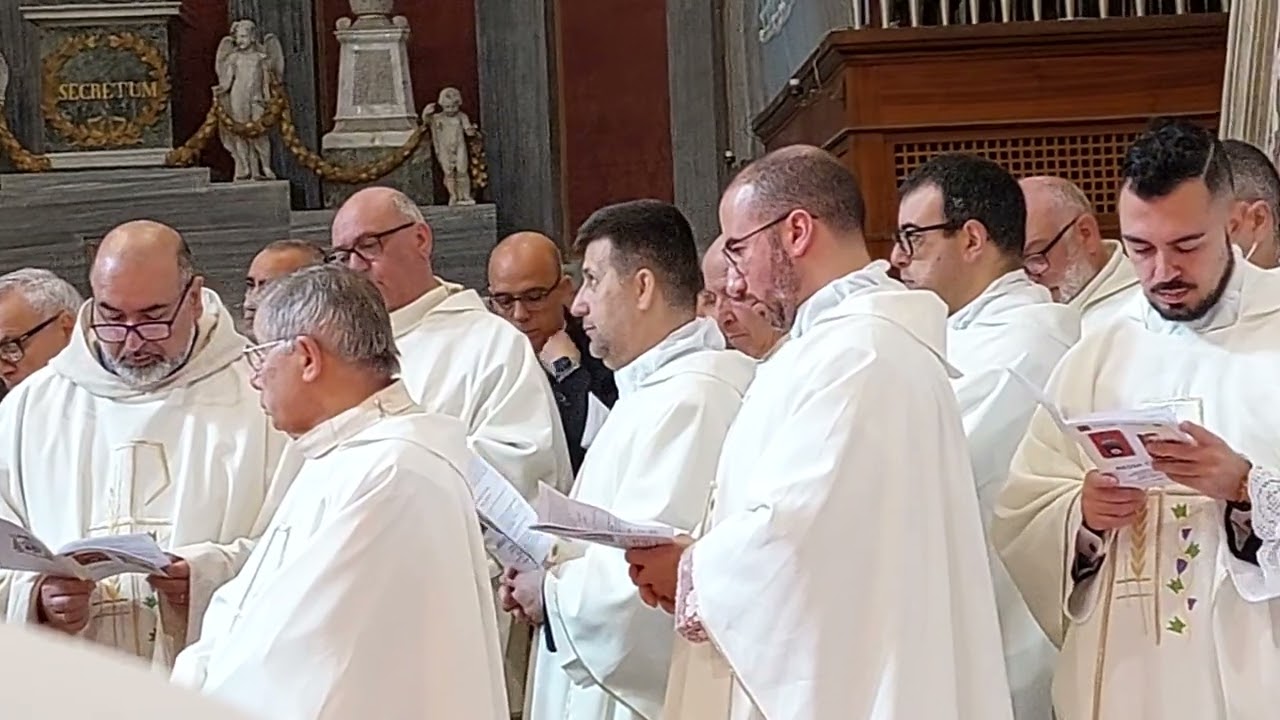 ORISTANO CATTEDRALE. Messa crismale benedizione degli olii.