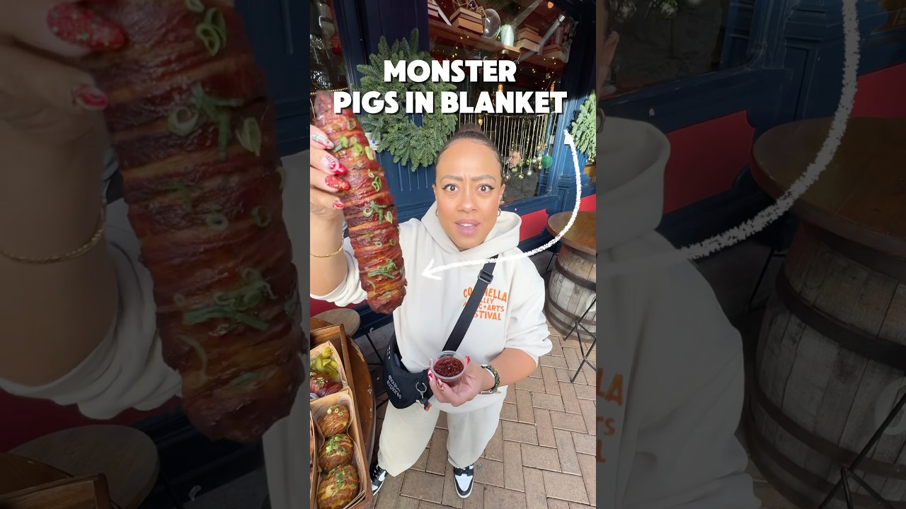 XXL Pig in Blanket! Christmas food done right! 