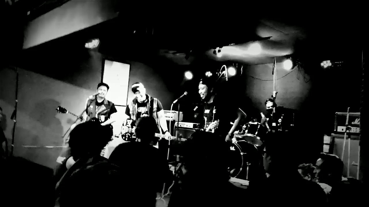 PENGKHIANAT Live at Embrace Hall JB