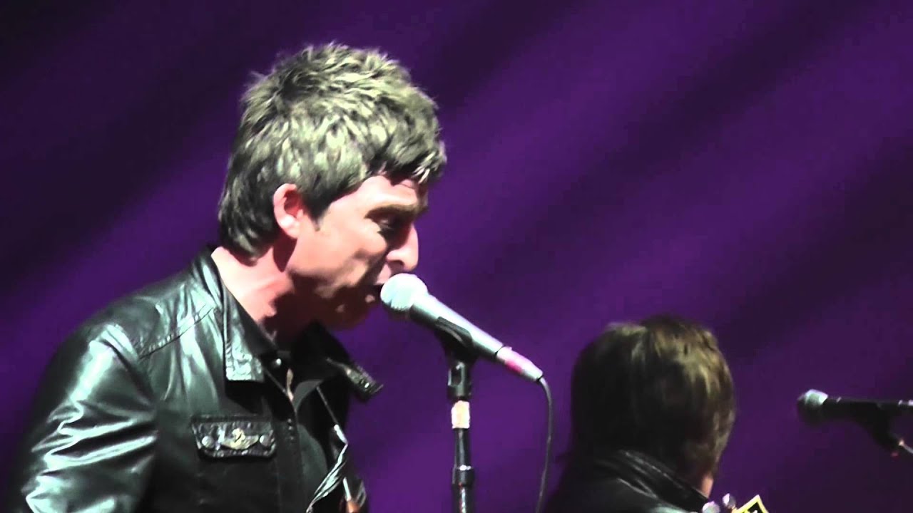 Noel Gallagher- Everybody's On The Run- Live at Paris 2015