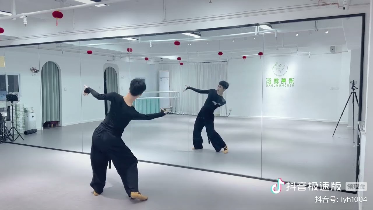 傣族舞《水之灵》背面