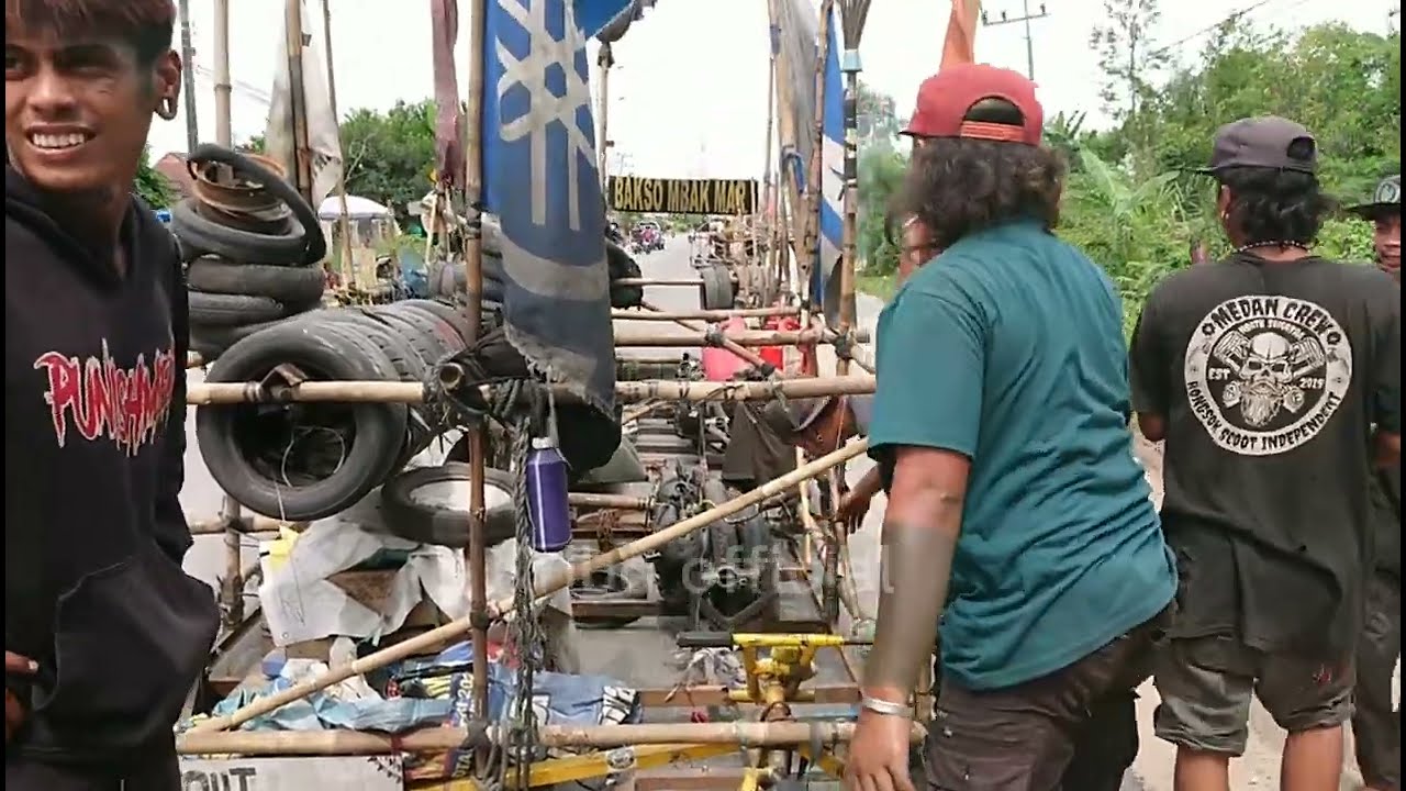 Vespa ter  EXTREME se-Indonesia / perjalanan Vespa extreme 9 meter mesin 5 melintasi kota Jambi