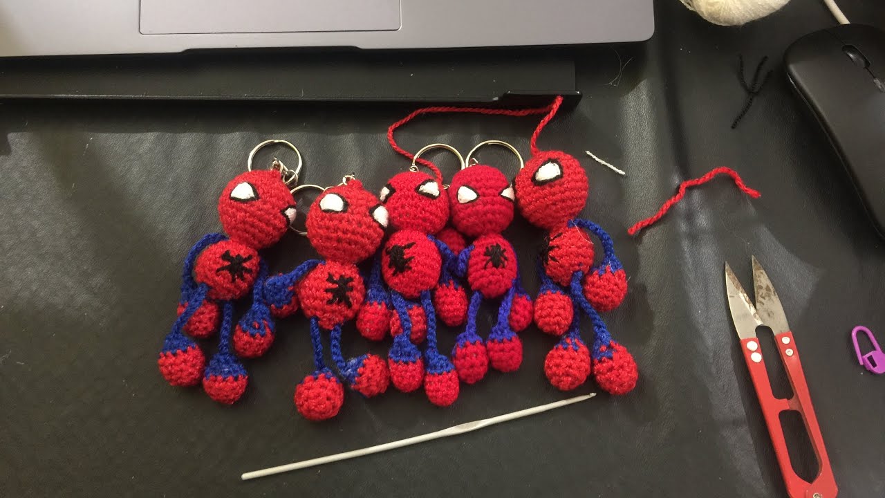 Llavero de Hombre Araña a crochet - Idea de negocio 💰💰🤑💰🤑💰🤑💰🤑💰🤑💵💵💵