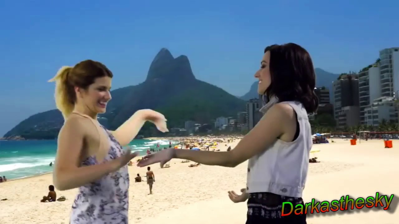 Carmilla and Laura (Kiss me like you mean it)