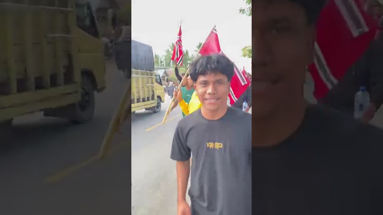Acehnese people unite in a star and crescent flag convoy to demand UN independence 