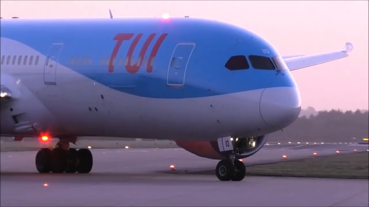 Sunrise Tui 787 landing / takeoff at Bournemouth Airport