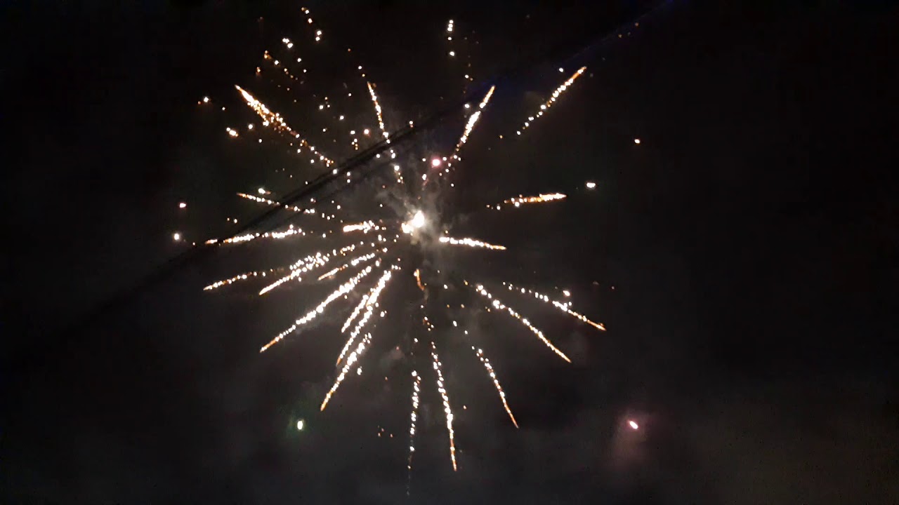show pirotécnico fuegos artificiales año nuevo 2020 - 2021 feliz año.