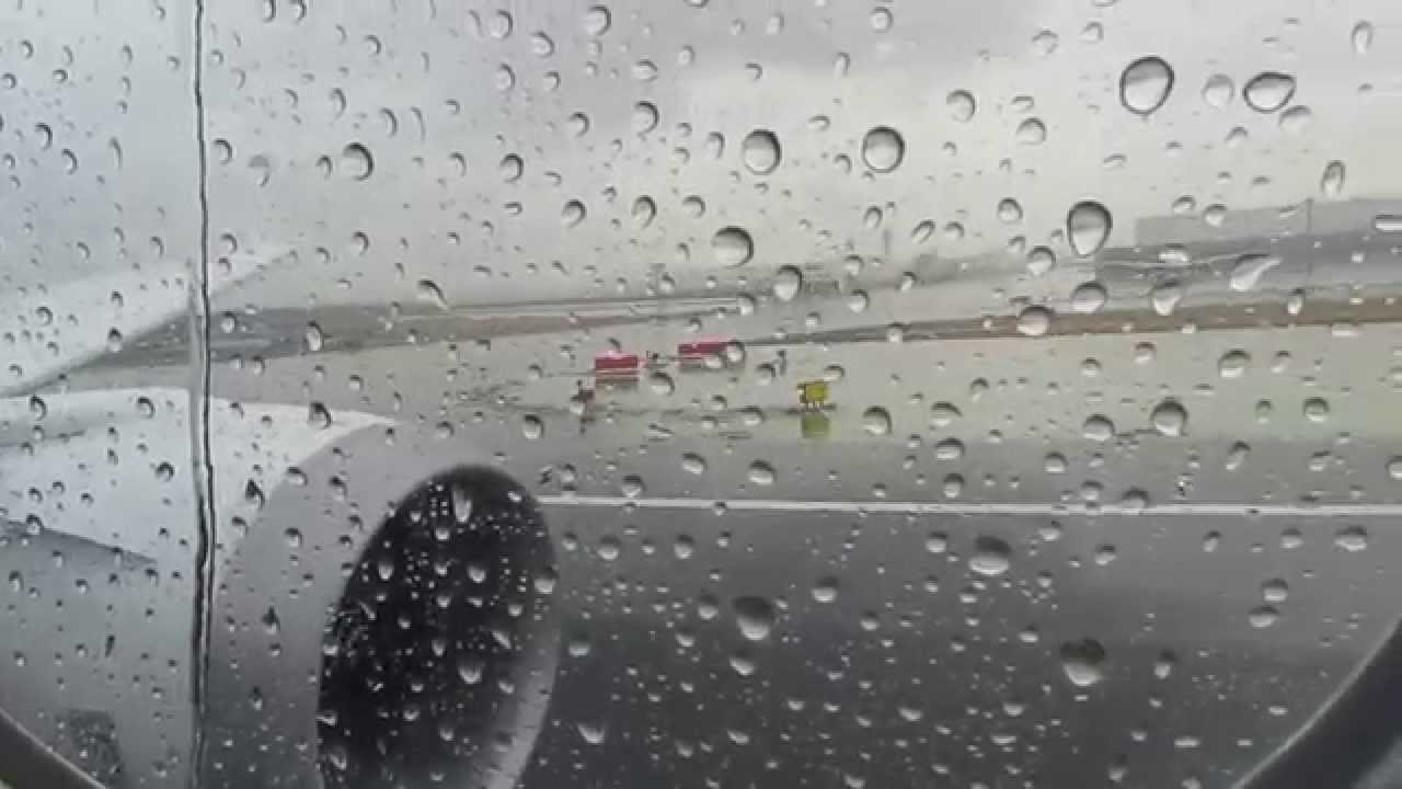 ANA NH60 Boeing 787-9 Awesome Rainy Takeoff from Tokyo Haneda Airport.