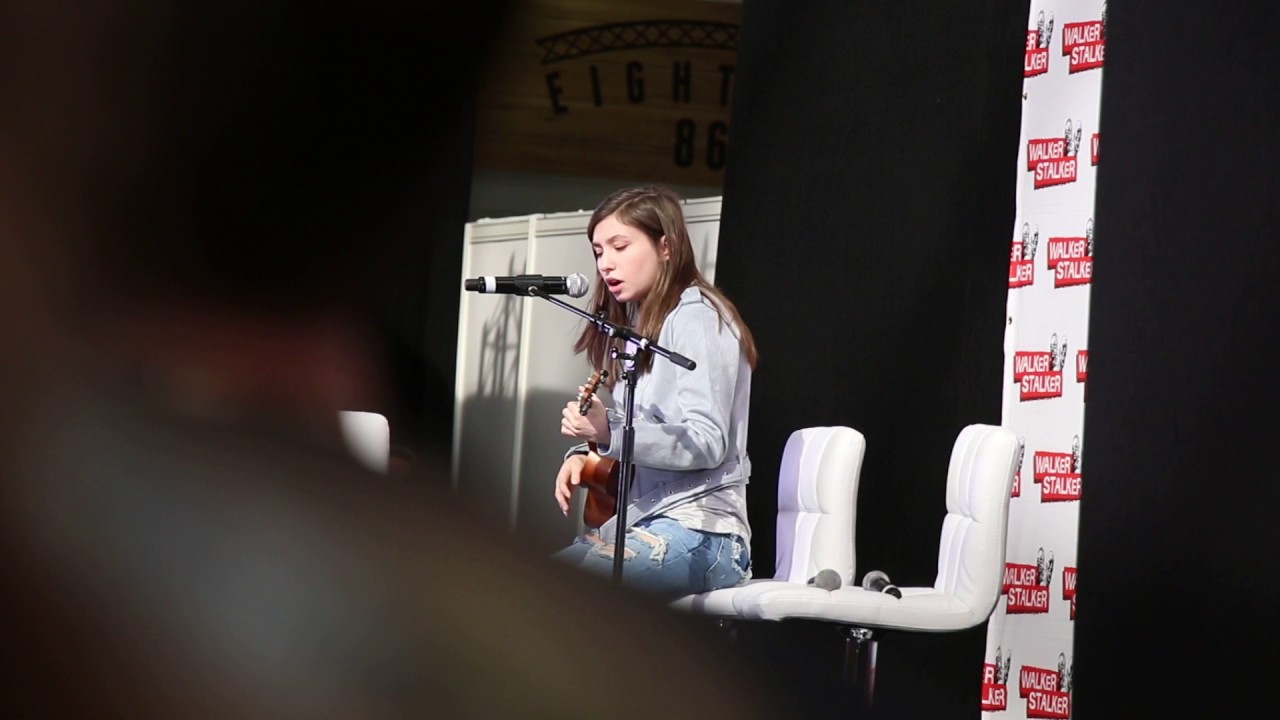 Katelyn Nacon Walker Stalker London 2017 (Creep - radiohead)