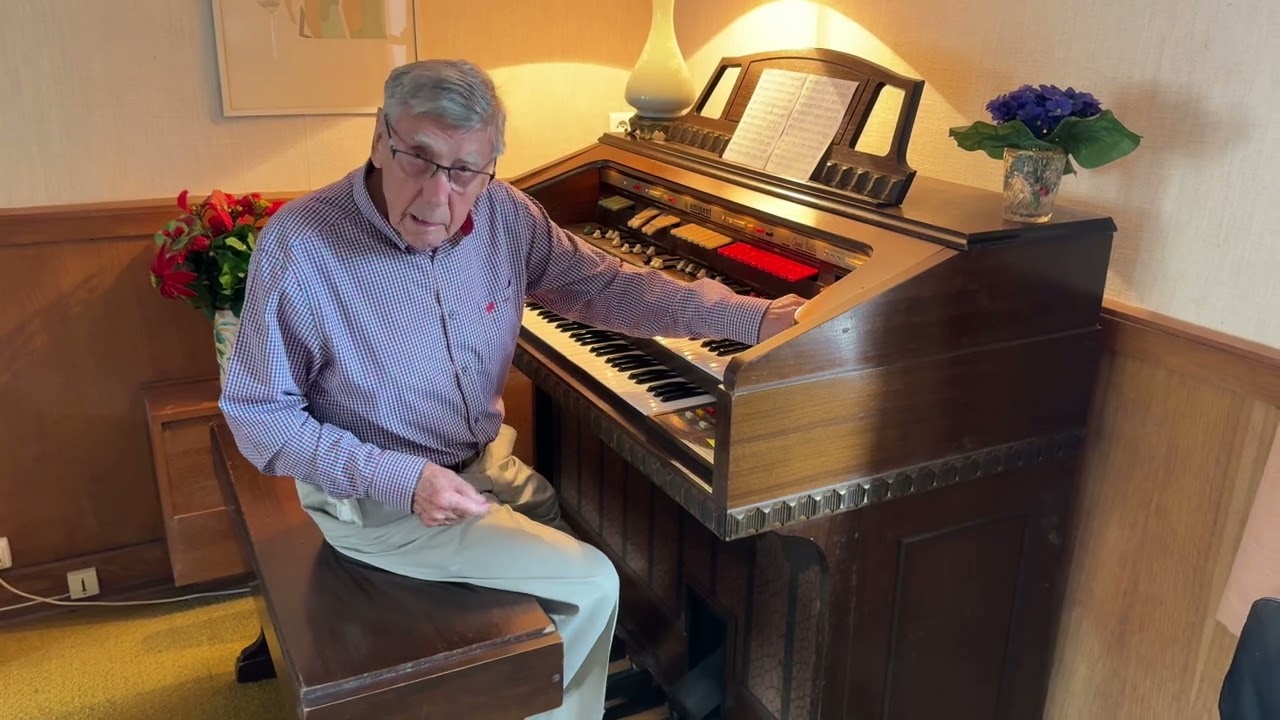 John Mann Plays Weather Medley On His Old Touring Eminent Organ At Belfort France