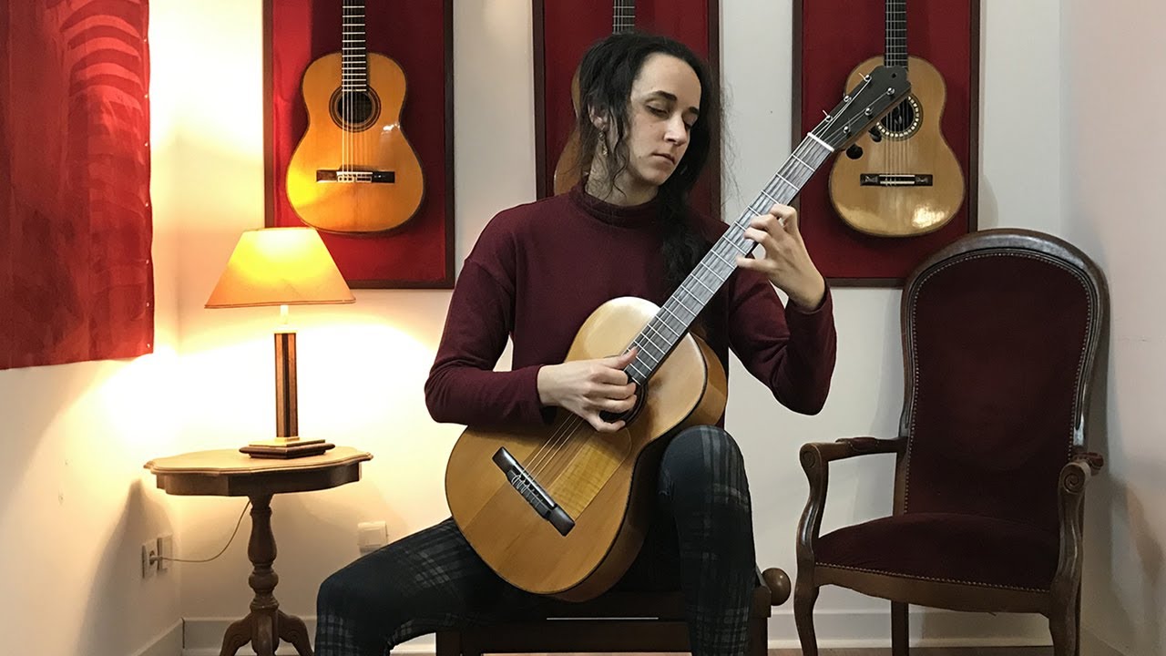 Marianne Salmon plays JS Bach Tempo di Bourrée (1905 Vicente Aria)