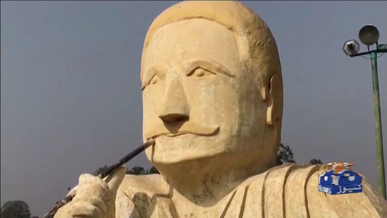 Allama Iqbal statue in Lahore park