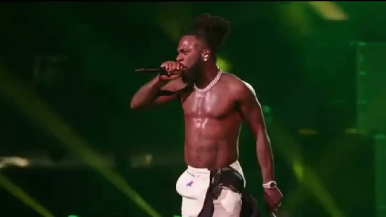Burna Boy in NYC, USA🇺🇸 Performs &ldquo;Kilometre&rdquo; Live