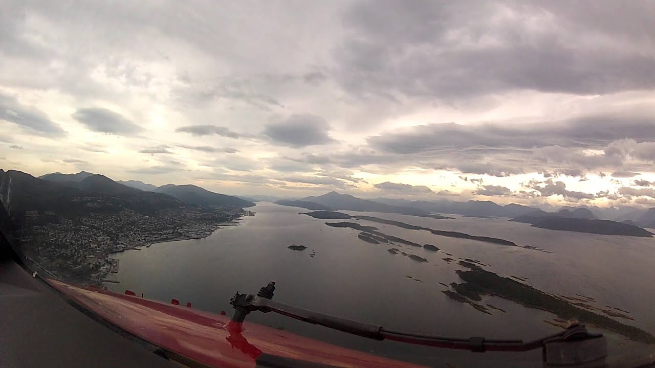 Pilot's View Visual Approach & Landing Molde Årø Airport & Fjords, Norway - Boeing 737-800NG