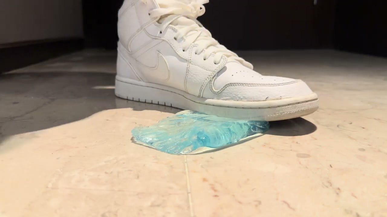 Jordan 1 mid crush slime