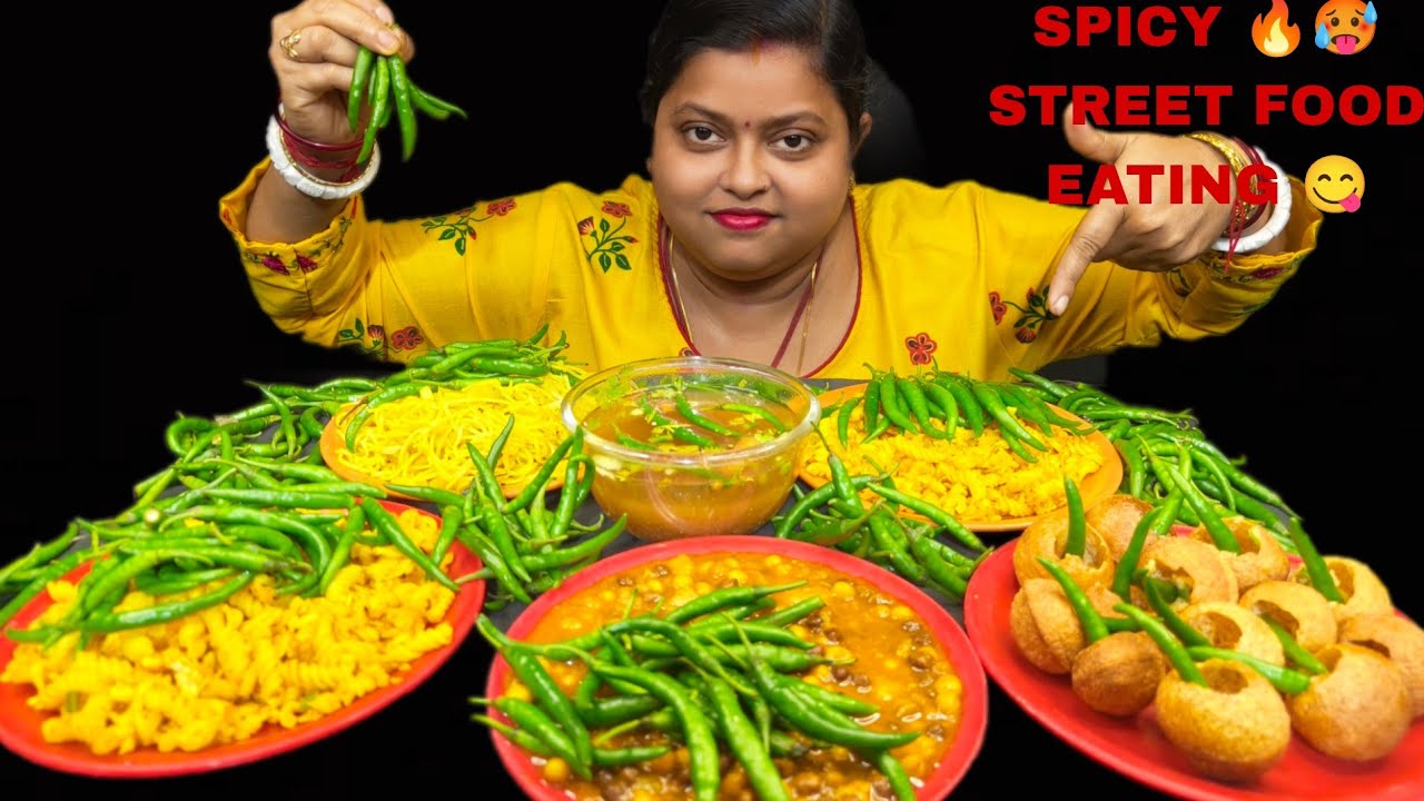 ASMR STREET FOOD FGG CHOWMIN EGG PASTA SPICY GHUGNI AND SPICY  PANIPURI/ FUCHKA EATING GREEN CHILLI 