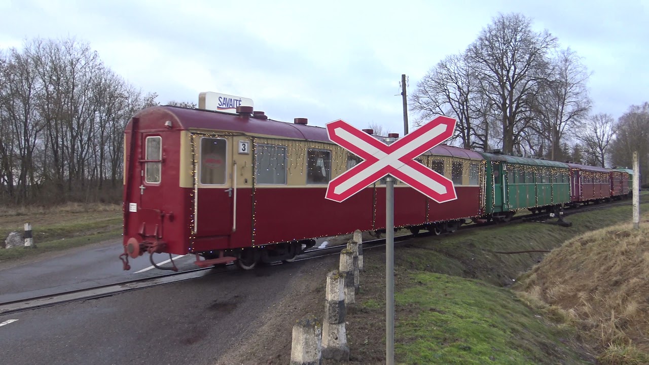 Railroad crossing near Troškūnai, Lithuania/Geležinkelio pervaža netoli Troškūnų, Lietuvoje