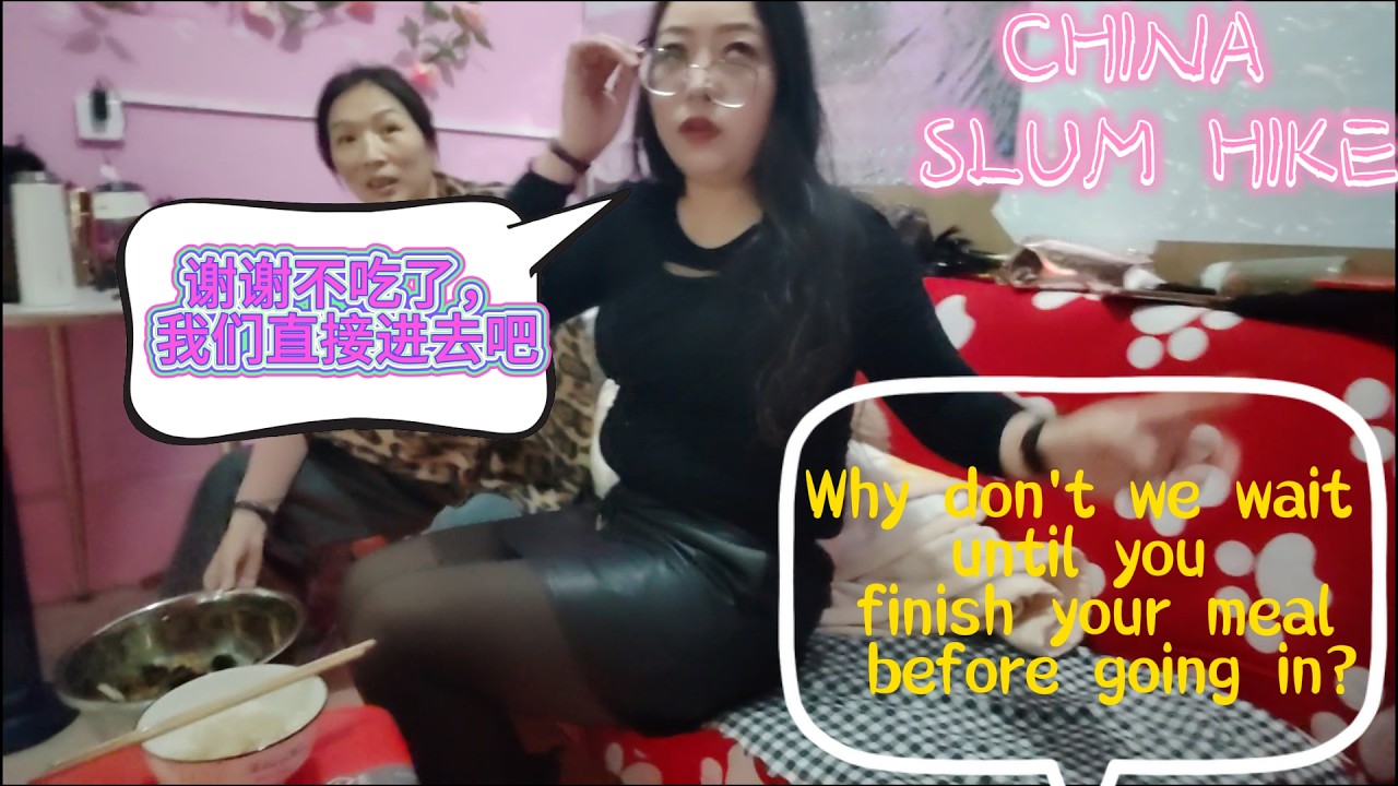 云南小县城街边按摩店又多开了几家品尝洋芋烧烤冰粉等美食SLUM 城中村旅行 Explore the local old buildings and streets#travel#china #vlog