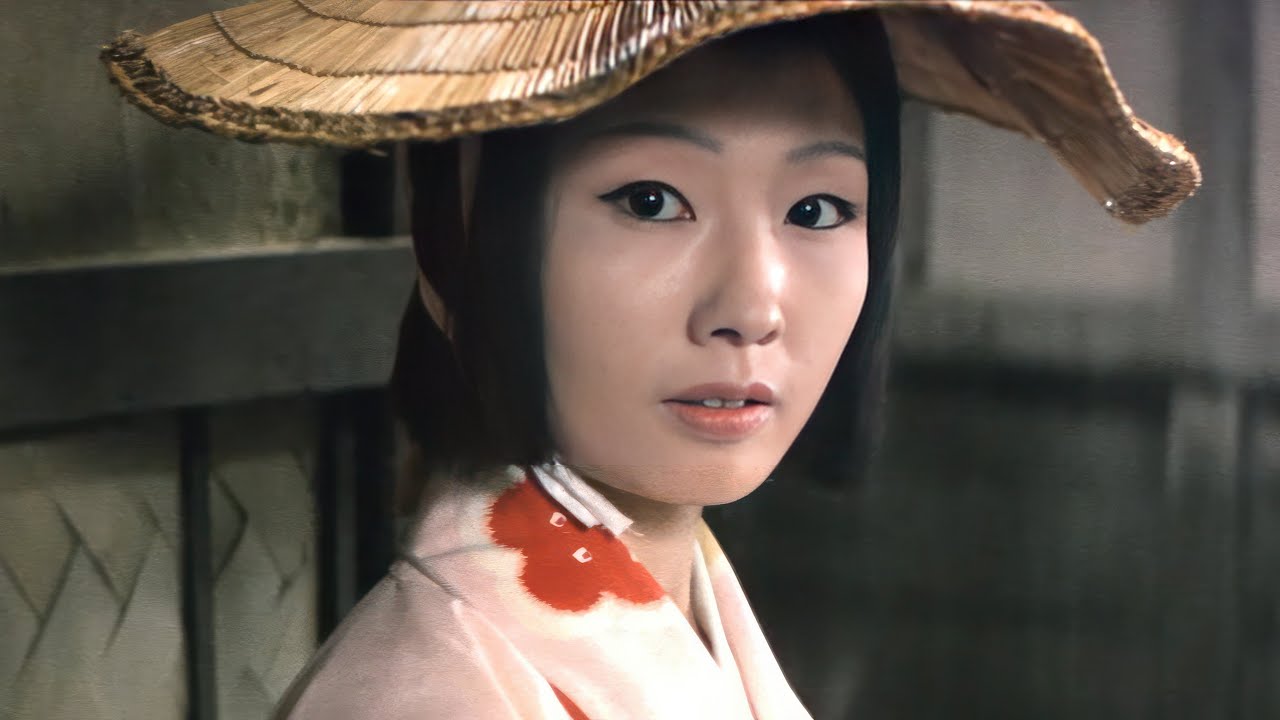 1968年日本恐怖电影《怪谈雪女郎》男人上山砍柴遇雪女，因长相帅气被看上