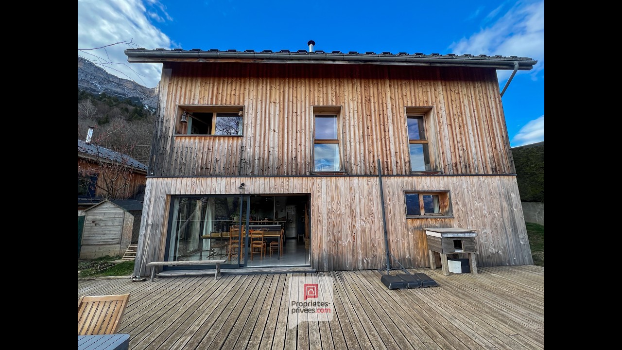 Plateau des Petites Roches (38660) - Chalet T6 en madriers + studio
