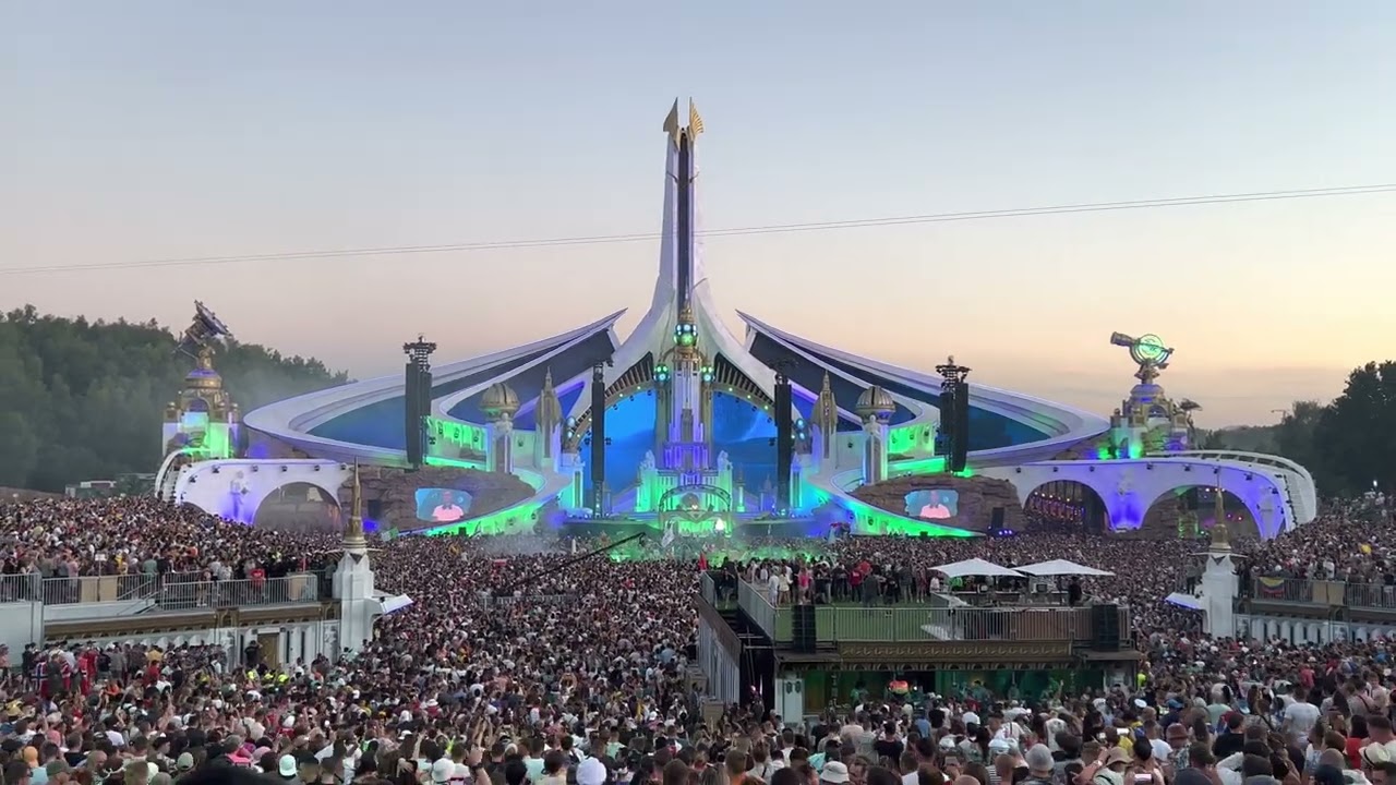 Tomorrowland 2022 W1: The Reflection of Love | Armin van Buuren