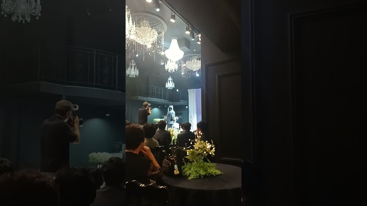 결혼식에 이런 색소폰 연주를?
