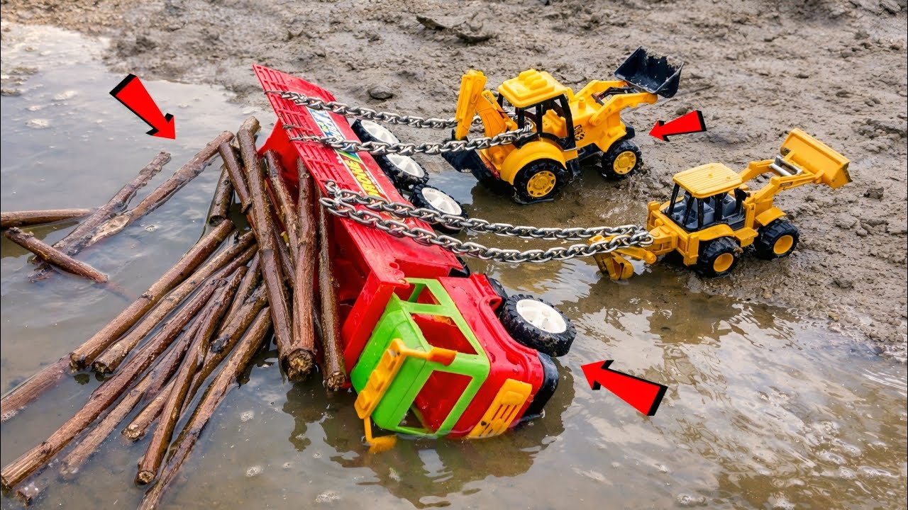 Самосвал с древесиной перевернулся в воде | JCB выпрямили с помощью буксировочной цепи | JS TOYS