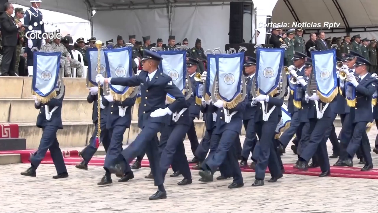 se conmemor&oacute; en Bogot&aacute; el D&iacute;a de los h&eacute;roes ca&iacute;dos en combate con la presencia de la c&uacute;pula militar