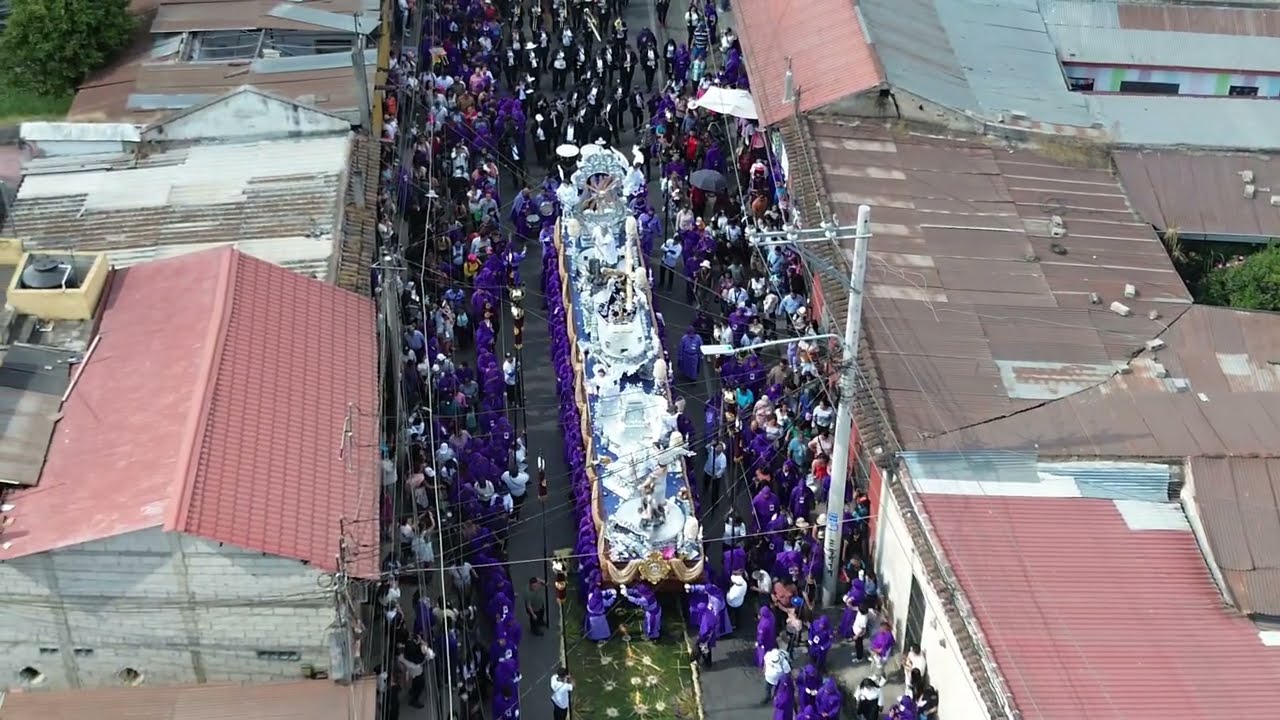 Sobrevolando la procesión completa de Jocotenango 