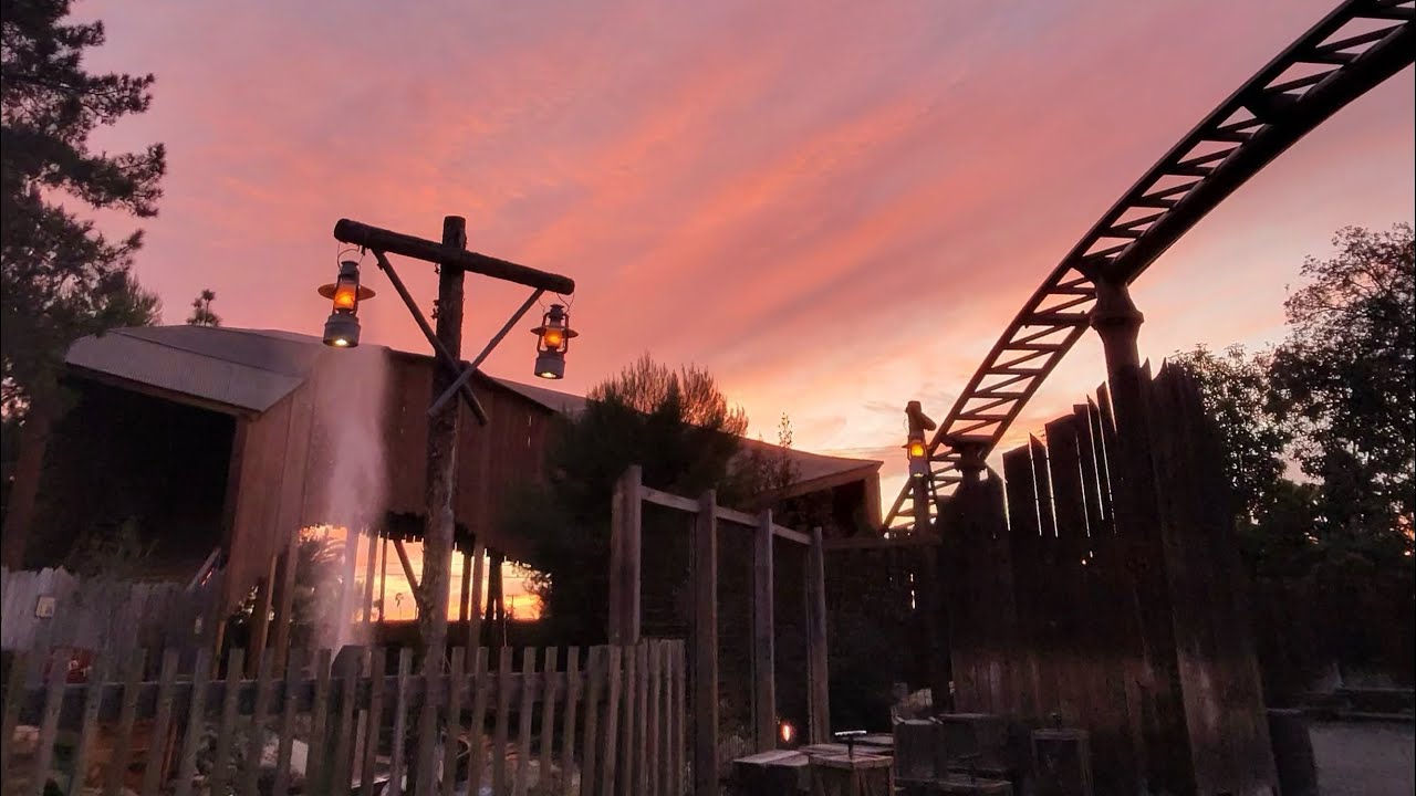 Knotts at Night #knottsberryfarm #amusementpark #themepark #themeparkvlog #atozears 