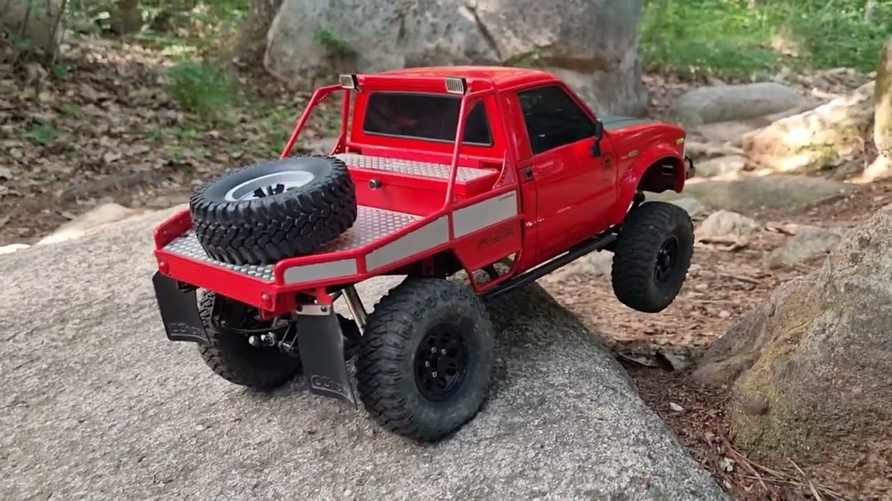 RC4WD TF2 Hilux_ Leaf spring Mod VS Teraflex Revolver Shackles Mod