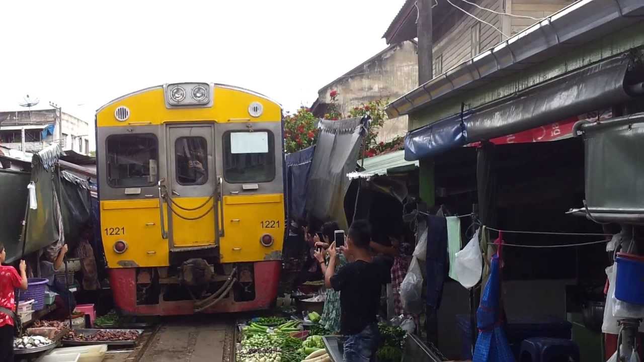 Amazing Thailand, Maeklong Railway Market