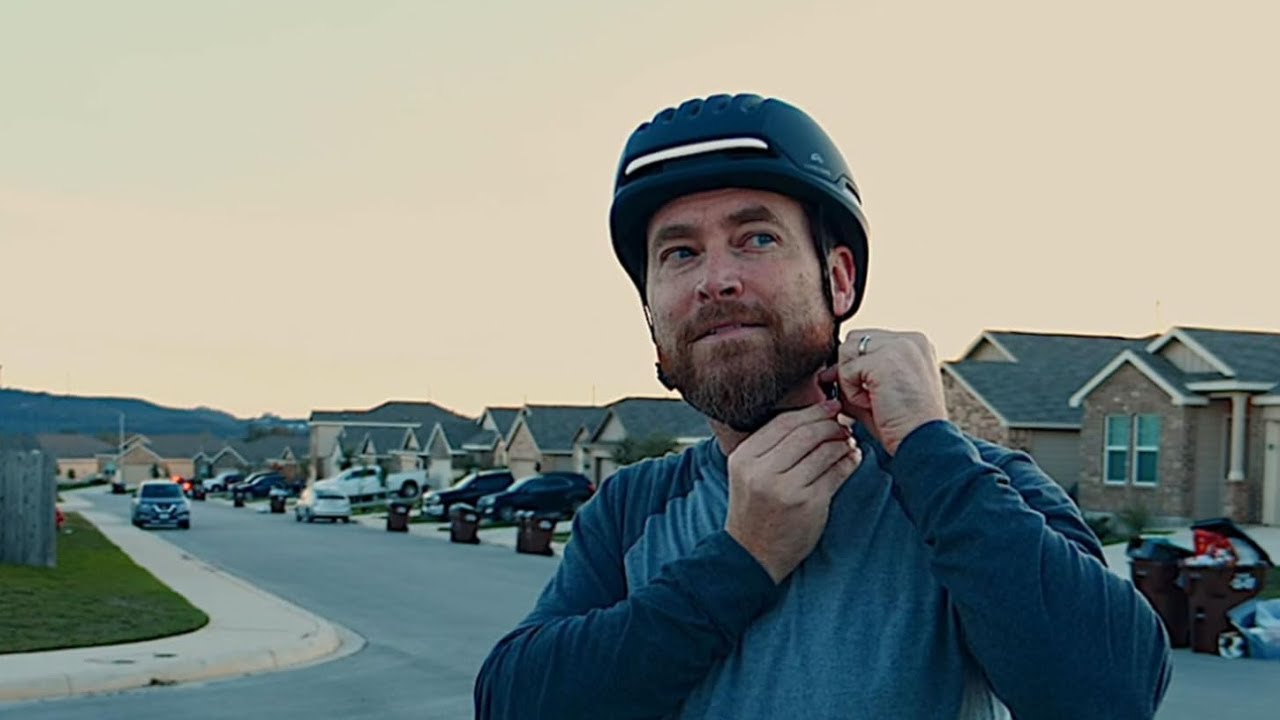 Smart Bike Helmet with Bluetooth & LED Turn Signals 🎧🚦 Stay Connected & Safe on Your Rides!