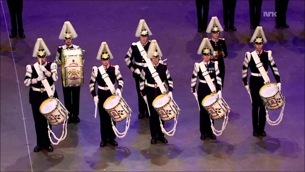 Arméns Musikkår i en bländande uppvisning - Norskt militär tattoo 2014