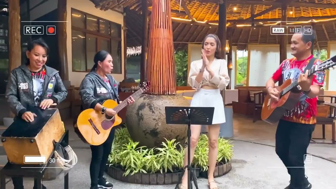 ระหว่างพักกอง10นาที... กินข้าวอยู่ดีดีไหงมาร้องเพลงได้.. พิ้งกี้สาวิกา... ให้รักพิพากษา