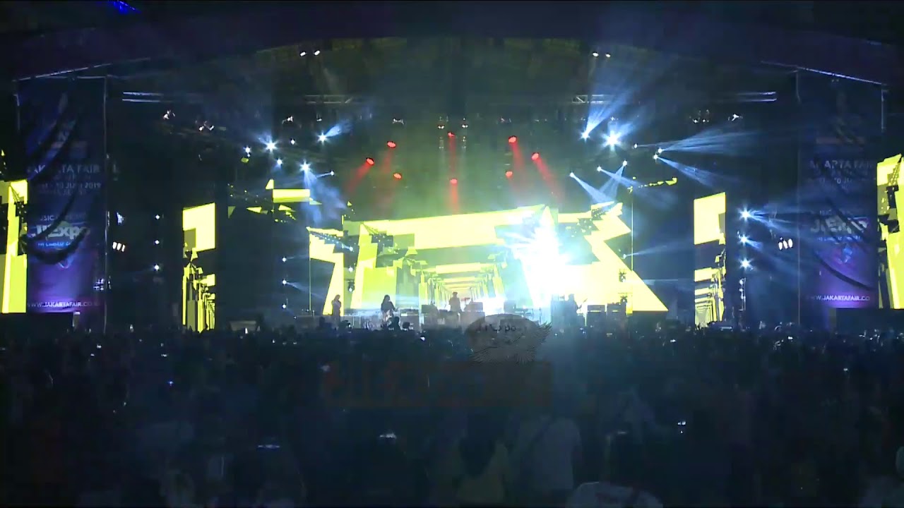 KONSER PANGGUNG UTAMA JFK 2019- BLACK BANANA - STEVEN & COCONUT TREEZ