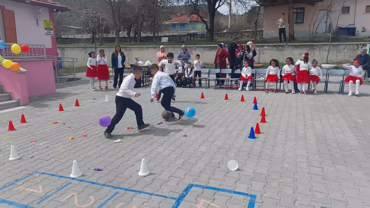 DODURGA BELEDİYESİ İLKOKULU 23 NİSAN İLKOKULU BALON PATLATMA GÖSTERİSİ