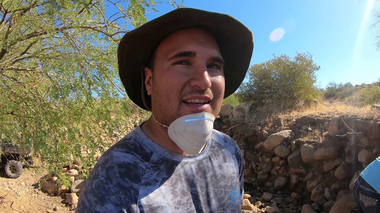 Prospecting Arizona - Dry Washing Rich Hill Drainage.