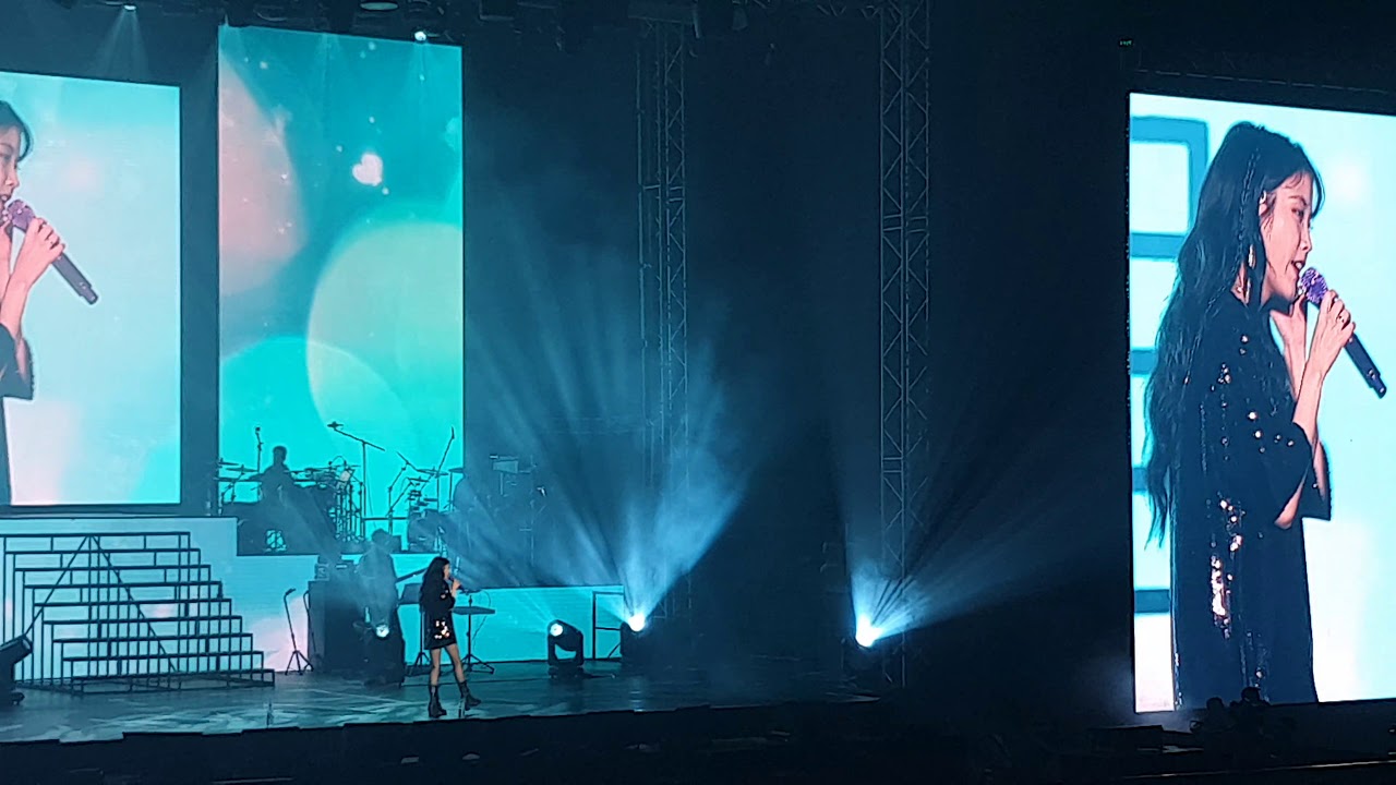 191213 IU Love Poem in Manila - Hold my hand